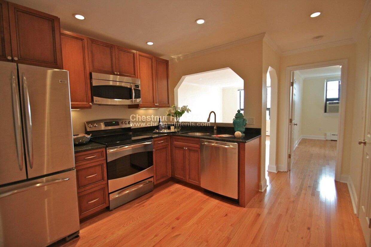 Kitchen - 60 Brattle St