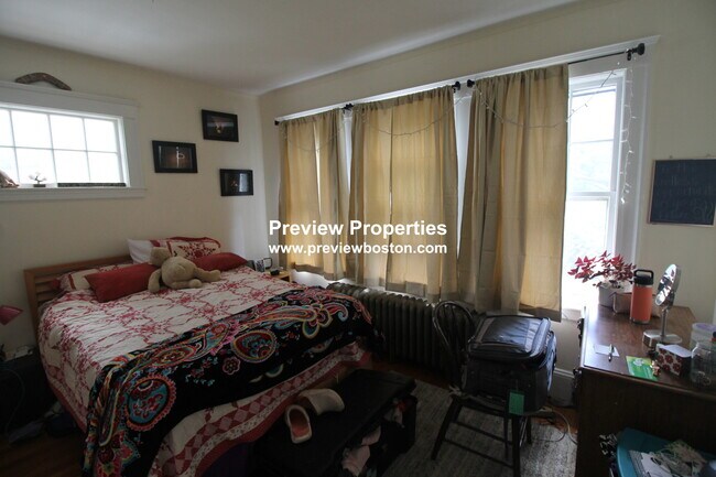 Building Photo - 14 Champney St