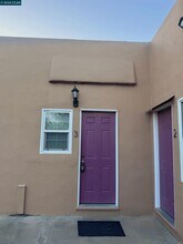 Building Photo - 416 1/2 N School St