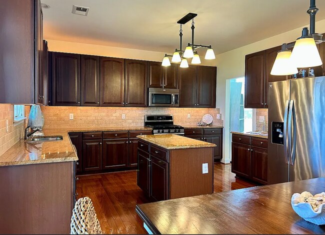 Building Photo - 33742 Reservoir Dr