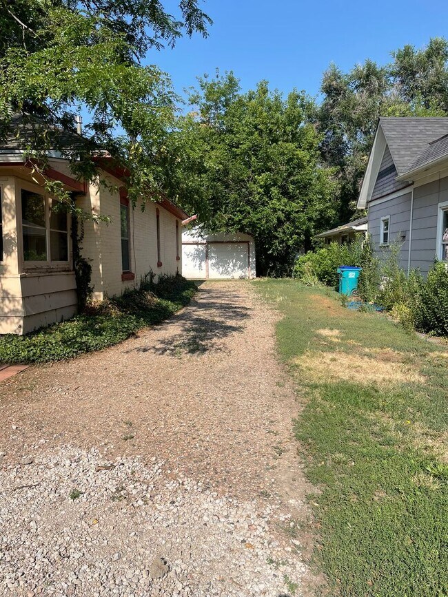 Foto del edificio - STUDENTS WELCOME! Cute Updated 2-Bed / 1-Bath Home 1 Mile from CSU