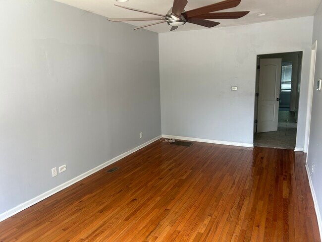 Foto del edificio - 12200 S Lowe Ave