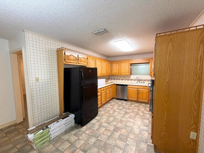 Foto del edificio - 2 bedroom 2 bath well maintained home close to city park!