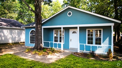 Building Photo - 5 Oak Forest Pl