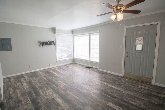 Building Photo - 301 W Forest Ave