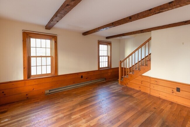 Foto del edificio - 129 1/2 Summer Street Unit