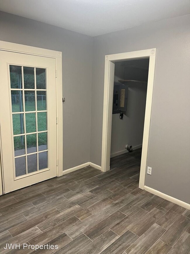 Building Photo - 3 br, 1.5 bath House - 2941 Hoyte Dr