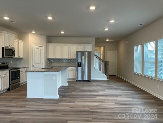 Building Photo - 302 Planters Trace Ln