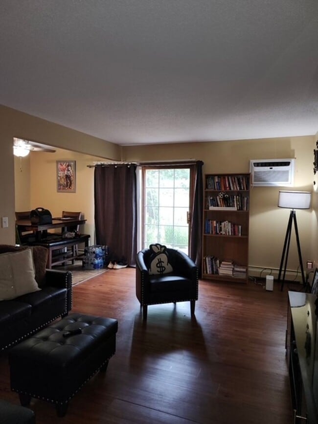 Building Photo - 936 Westbrooke Way