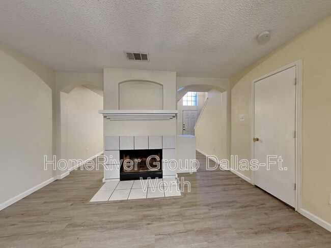 Building Photo - 4201 Heritage Way Dr