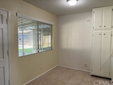 Foto del edificio - 150 E Lakeshore Dr
