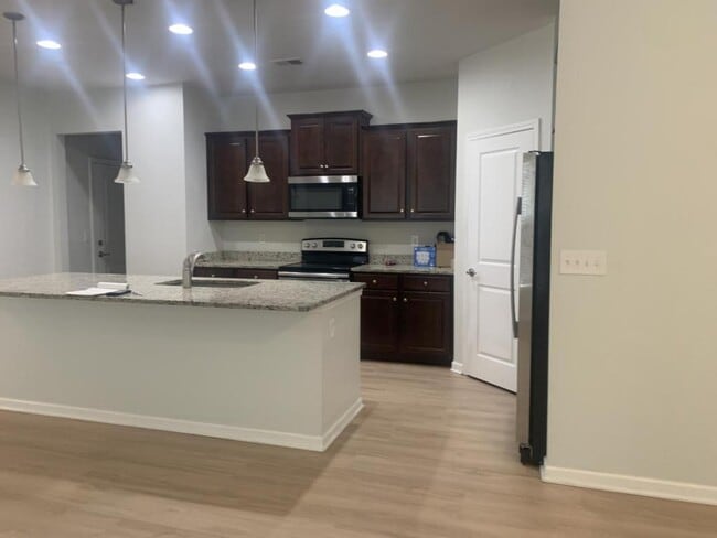 Foto del edificio - 945 British Ln