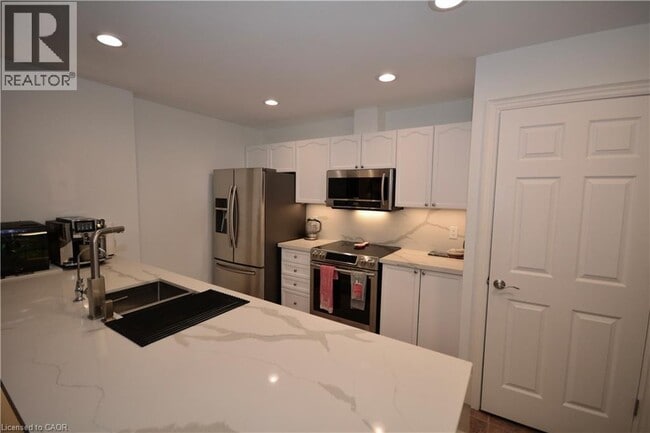 Building Photo - 399 Elizabeth St