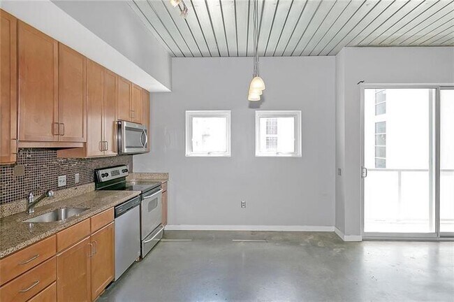 Foto del edificio - 620 Glen Iris Dr NE