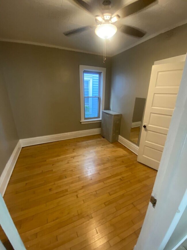 Foto del edificio - 1438-1440 S 71st Street - 3 Family