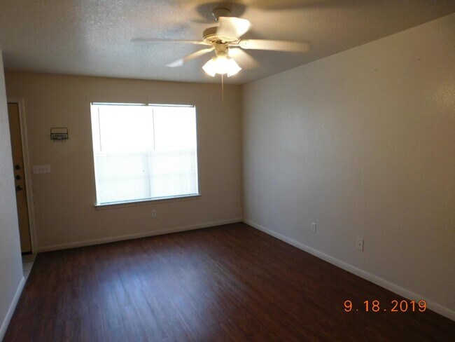 Building Photo - 2807 Cantabrian Dr.