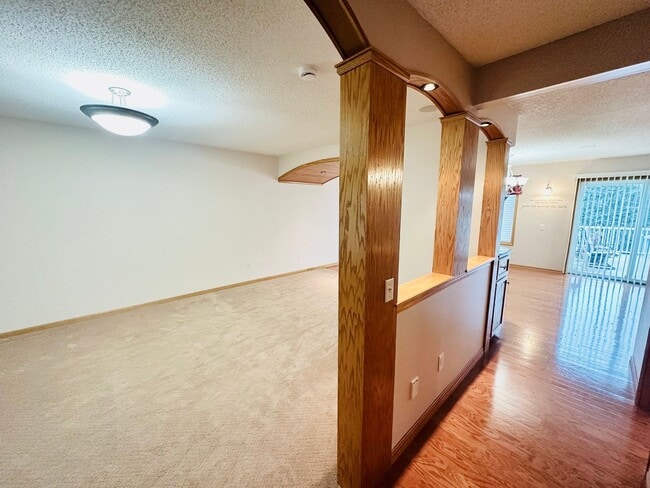 Foto del edificio - Stunning 6-Bedroom Corner-Lot Home w/ Luxu...