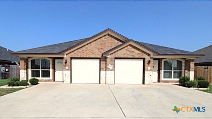 Primary Photo - 4310 Hunters Pl Dr