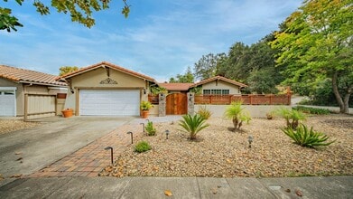 Building Photo - 22 Greengate Ct