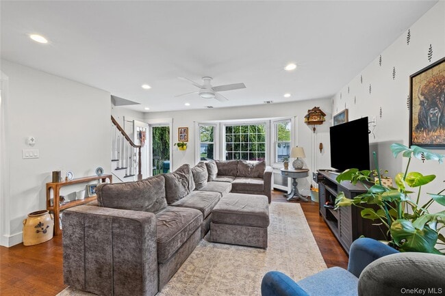 Building Photo - 25 E Shore Dr