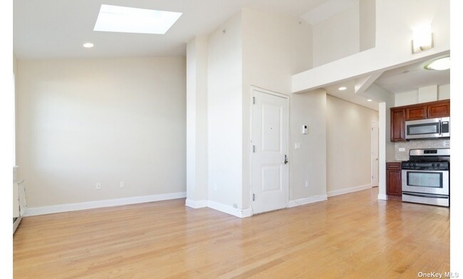 Building Photo - 1002 E 35th St
