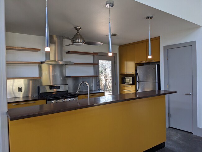 Kitchen 1 - 1124 Chicon St