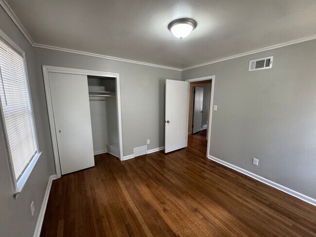 Foto del edificio - 1961 Croydon Ave