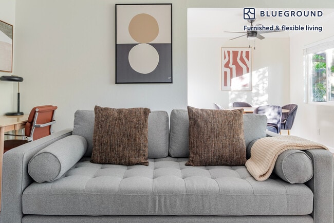 Building Photo - 245 Bush St