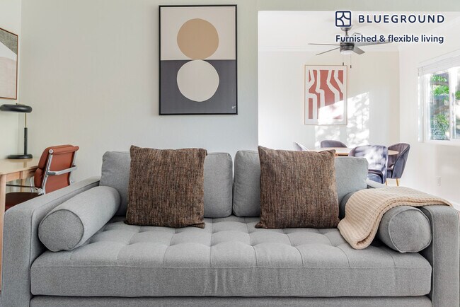 Building Photo - 245 Bush St