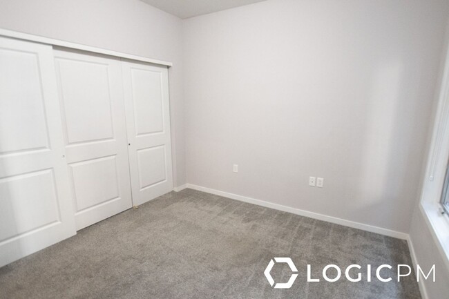 Building Photo - Stunning Condo Unit In Excellent SLC Locat...