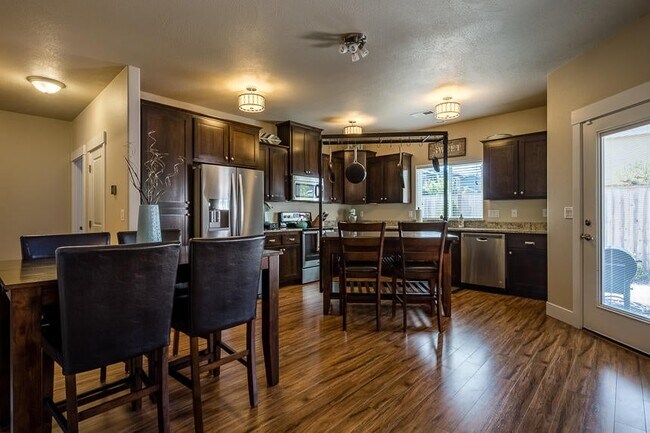 Foto del edificio - 395 Live Oak Loop