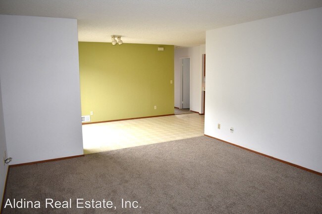 Building Photo - 573 Cedar Dr
