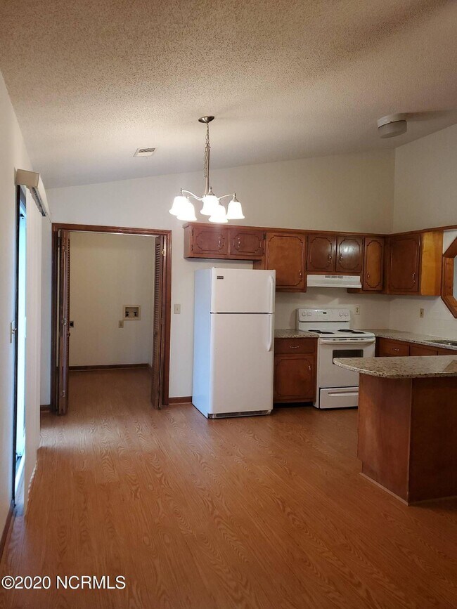 Building Photo - 493 Sand Ridge Rd