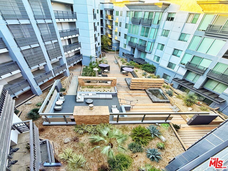 Primary Photo - 629 Traction Ave