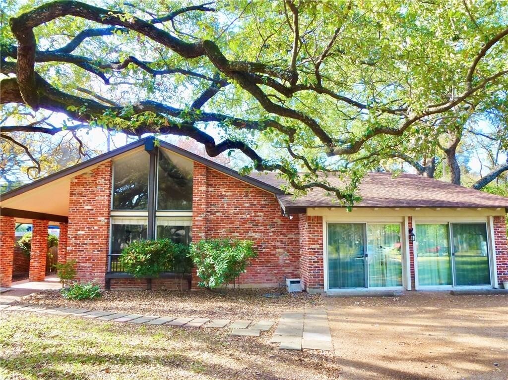 Primary Photo - 11100 Balcones Woods Cir