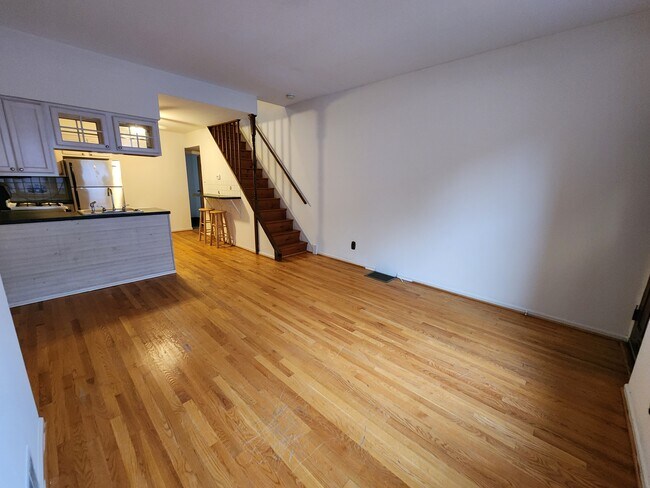 Foto del edificio - 889 N Taylor St