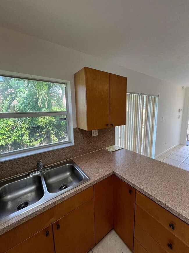 Foto del edificio - 2311 Coolidge St