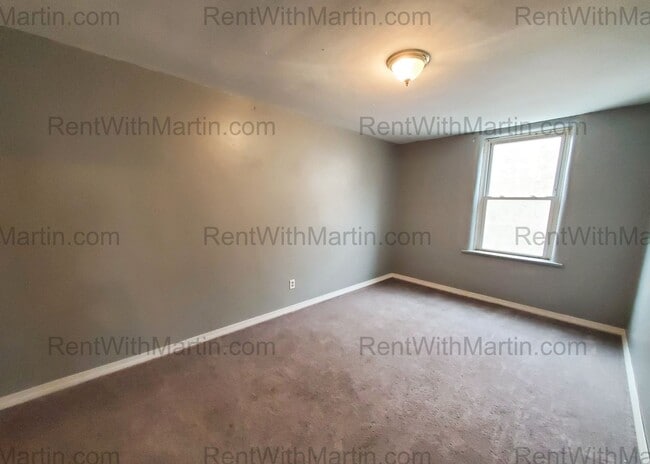 Building Photo - 9 N Frederick Ave