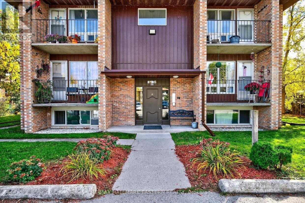 Primary Photo - 135 Lansdowne St W