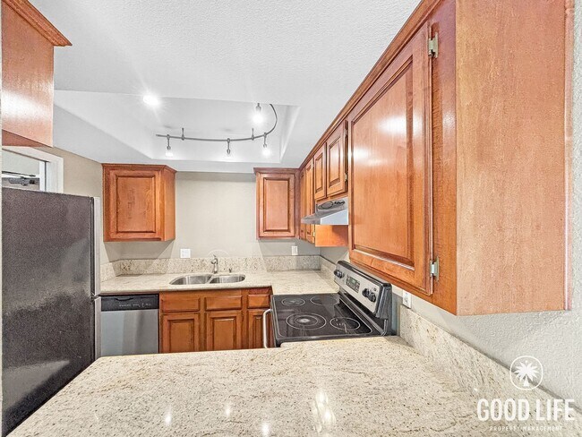 Foto del edificio - Inviting 1B/1.5BA Condo with Balcony in Cortez Hill
