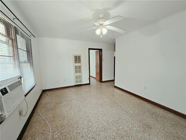 Foto del edificio - 720 Oaklawn Dr