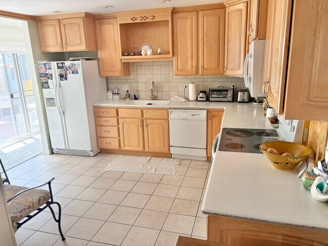 Building Photo - 5161 Highland Cir