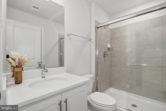 Foto del edificio - 818 Bond St