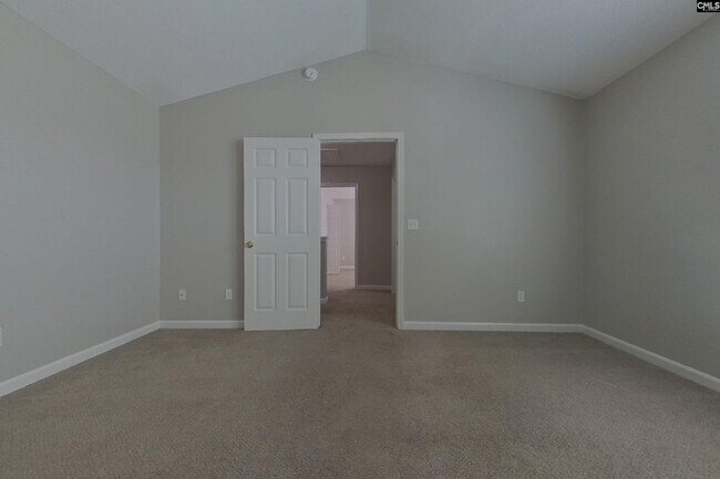 Building Photo - 390 Fox Trot Dr