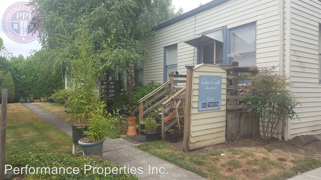 Building Photo - 7320-7326-7326 SE Milwaukie Ave