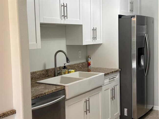 Foto del edificio - 1006 Villaway W