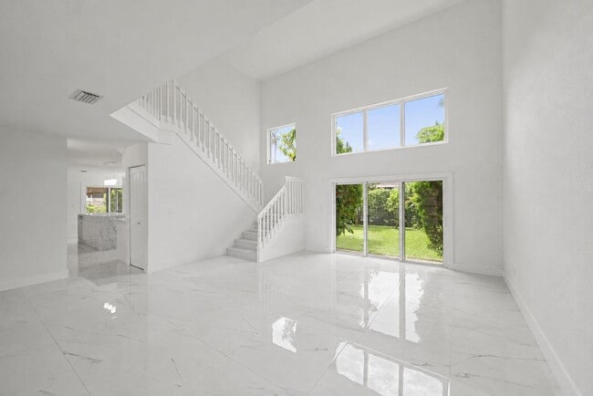 Building Photo - 4734 NW 5th Ct