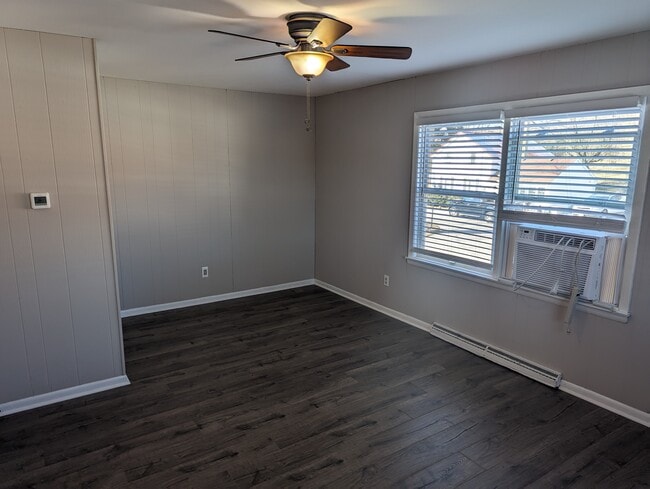 Building Photo - Cozy 2bed 1bath in Waukesha