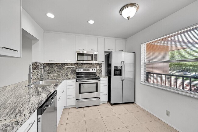 Building Photo - 9186 NW 40th St