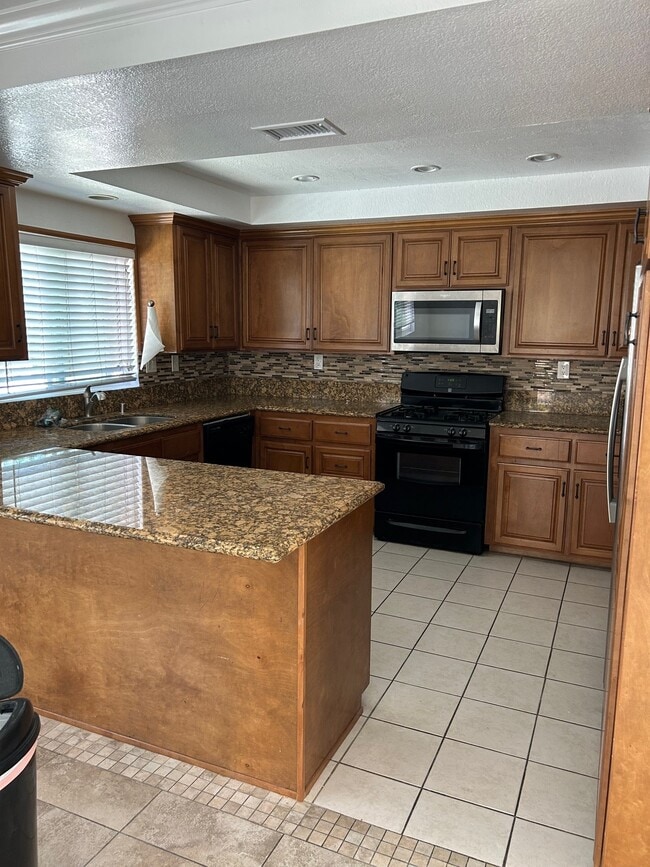 Building Photo - 2752 Dalemead St